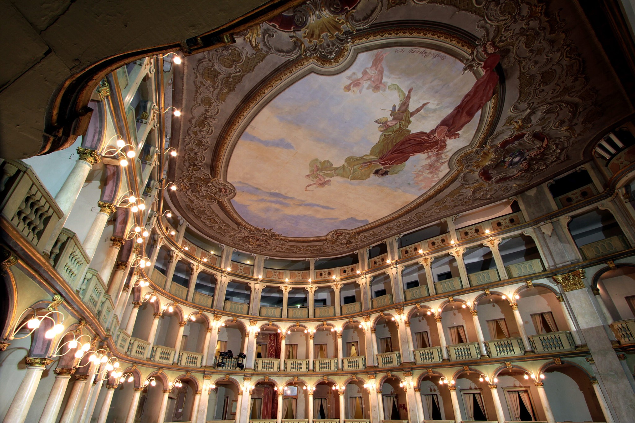 Immagini di FONDAZIONE TEATRO FRASCHINI