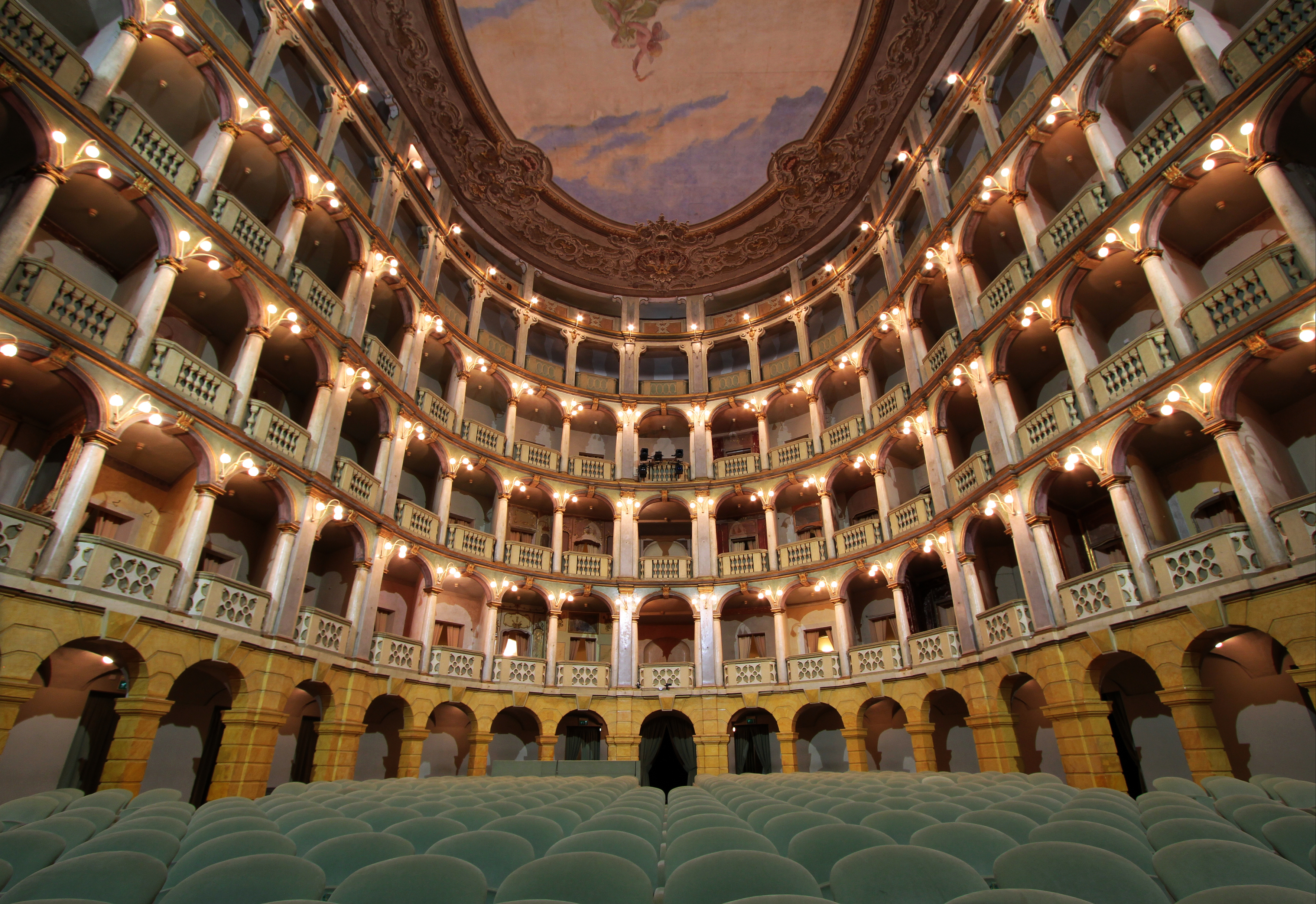 Immagini di FONDAZIONE TEATRO FRASCHINI