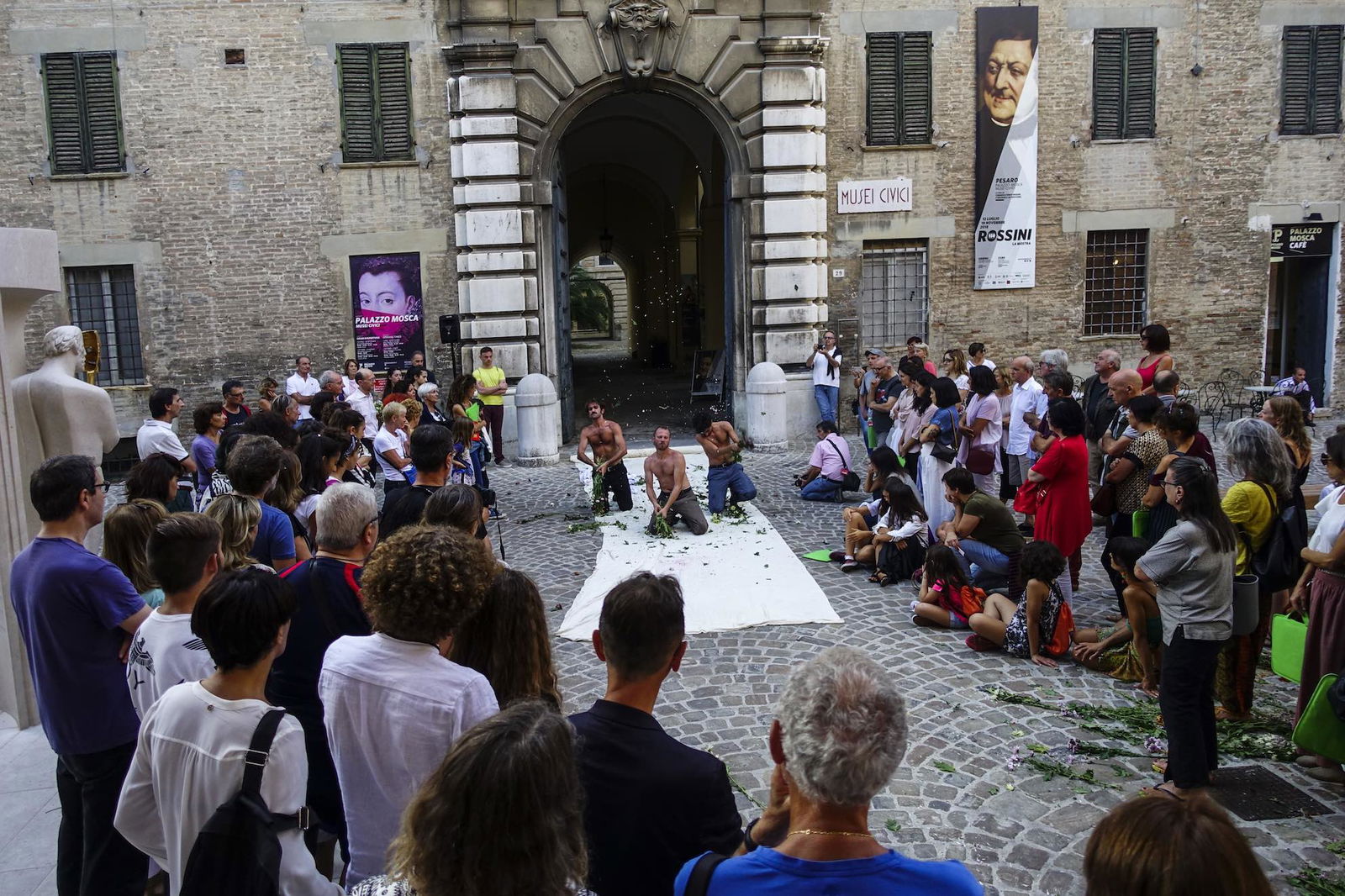 Immagini di HANGARTFEST Festival di Danza Contemporanea