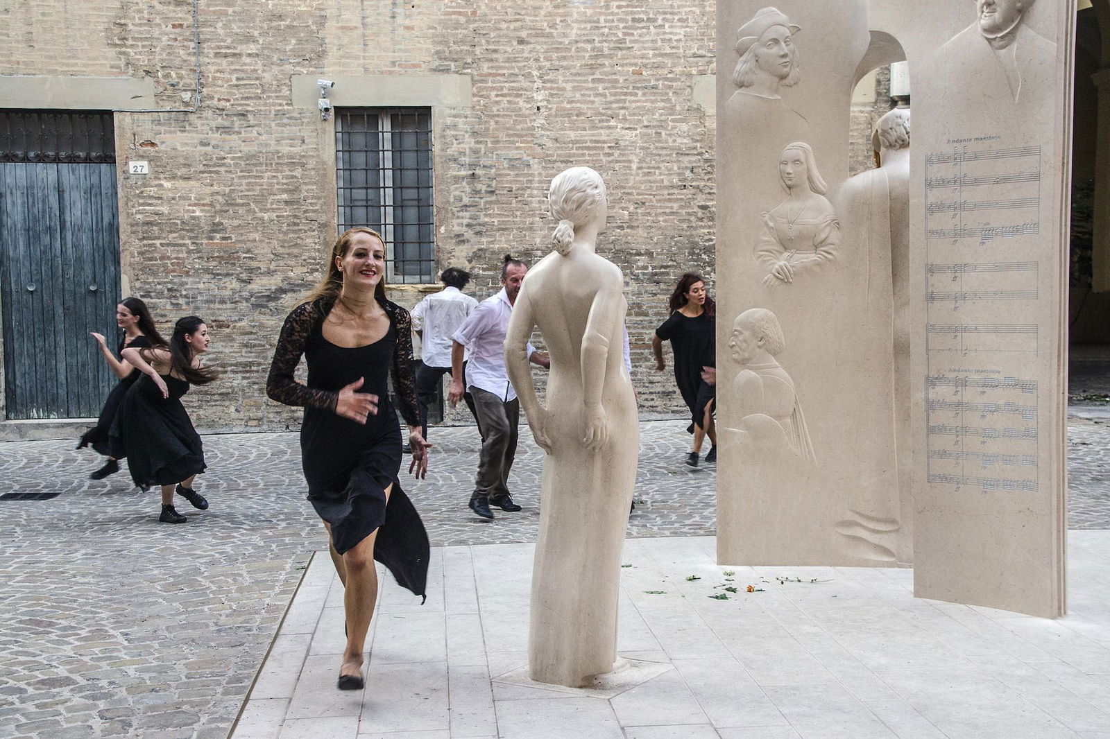 Immagini di HANGARTFEST Festival di Danza Contemporanea