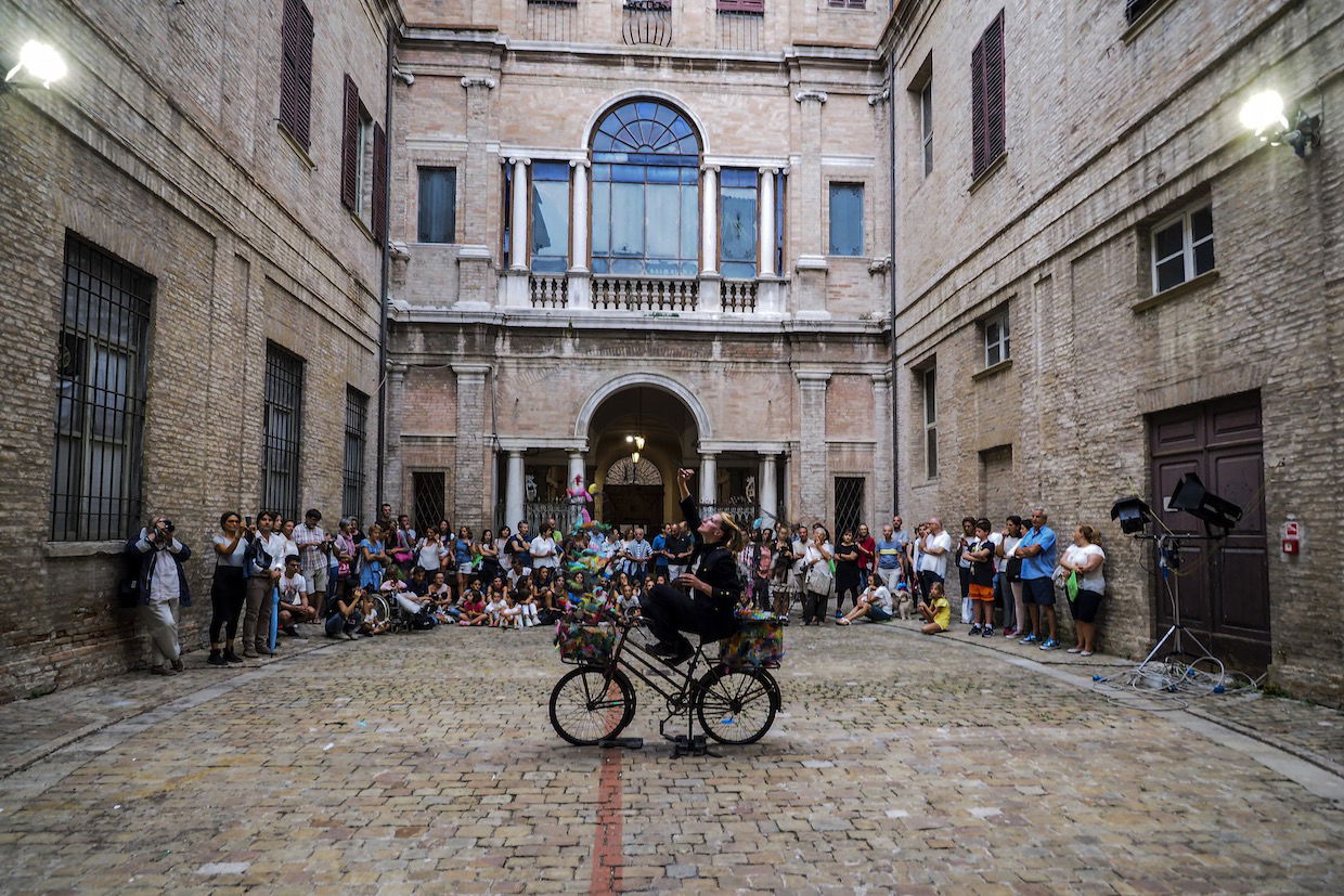 Immagini di HANGARTFEST Festival di Danza Contemporanea