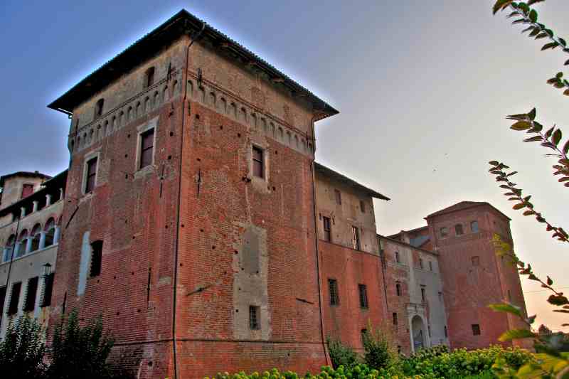 Immagini di CASTELLI TAPPARELLI D'AZEGLIO