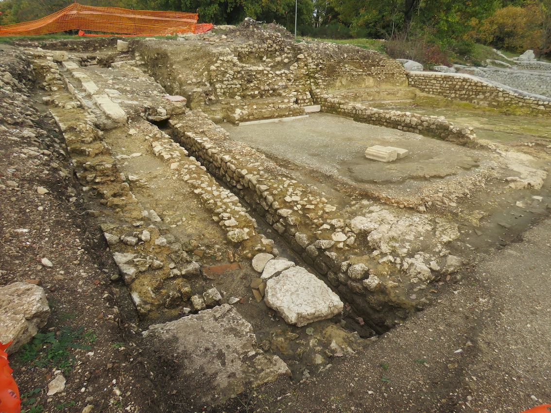 Immagini di Carsulae, edifici lato nord del foro