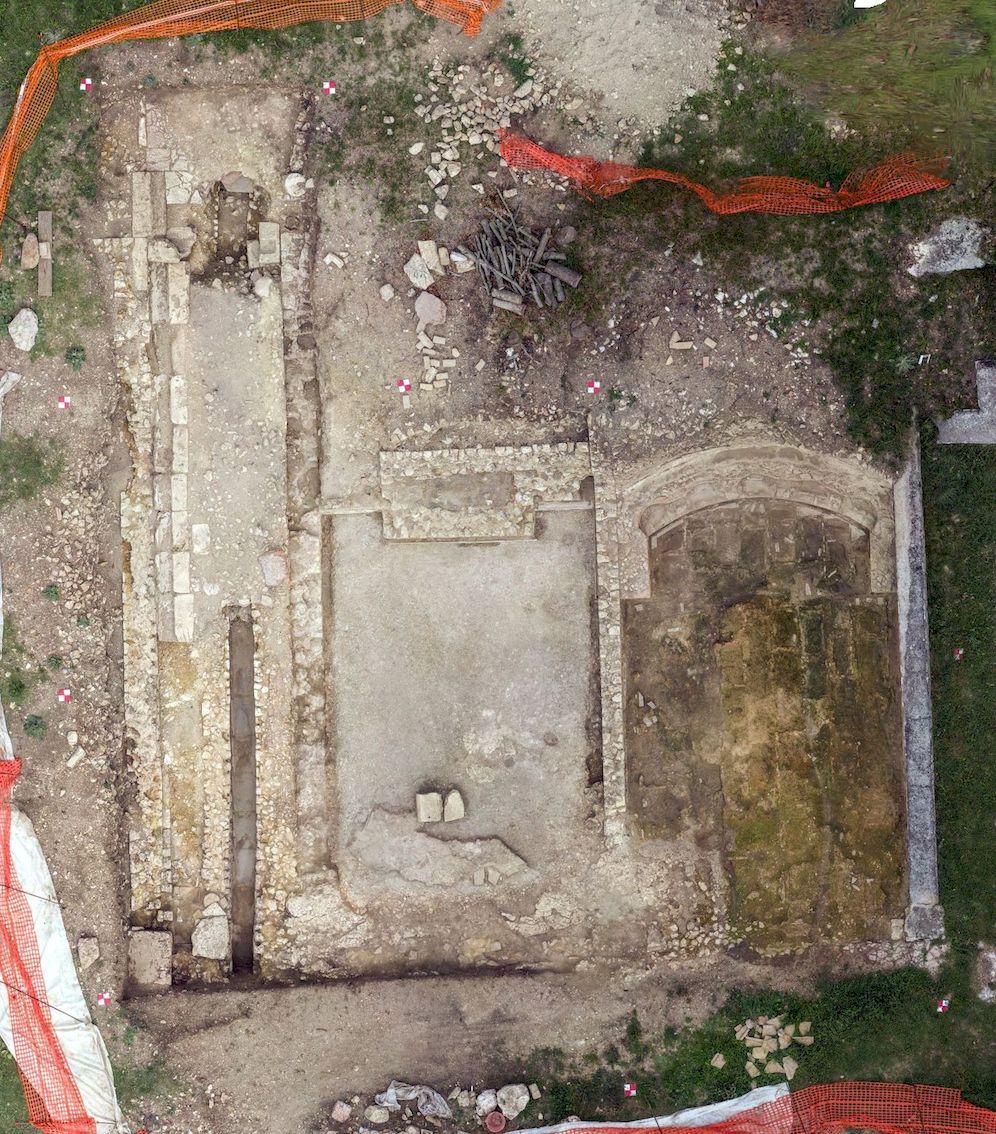 Immagini di Carsulae, edifici lato nord del foro