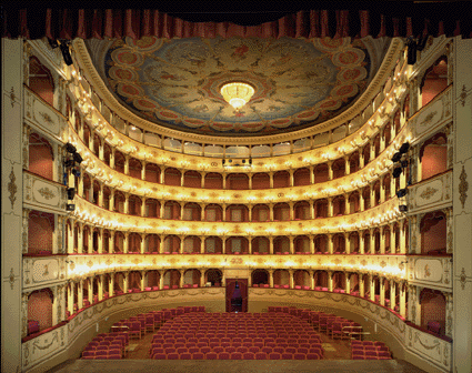 Immagini di Teatro Rossini di Pesaro, interventi di copertura della platea con struttura Layher