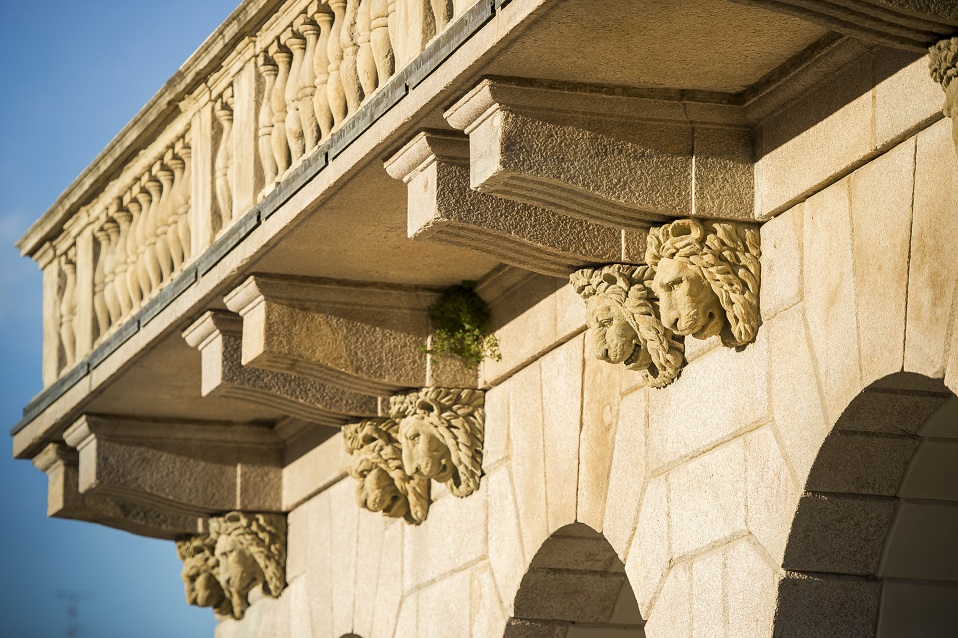 Immagini di Restauro del fronte d'ingresso, della facciata interna all'Arena e manutenzione straordinaria degli interni