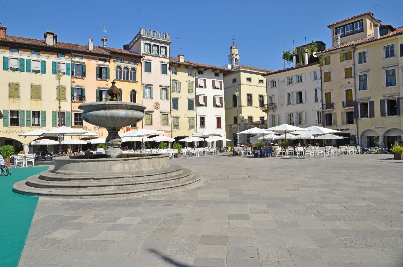 Immagini di Restauro della fontana monumentale di Giovanni da Udine sita in Piazza Matteotti