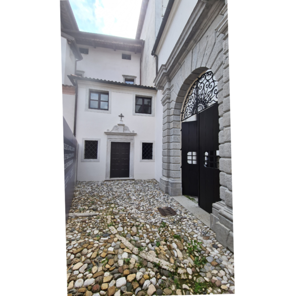 Immagini di Intervento di manutenzione della quinta muraria con portale di accesso alla Cappella Gentilizia e delle facciate interne prospettanti sul cortiletto e della pavimentazione in acciottolato