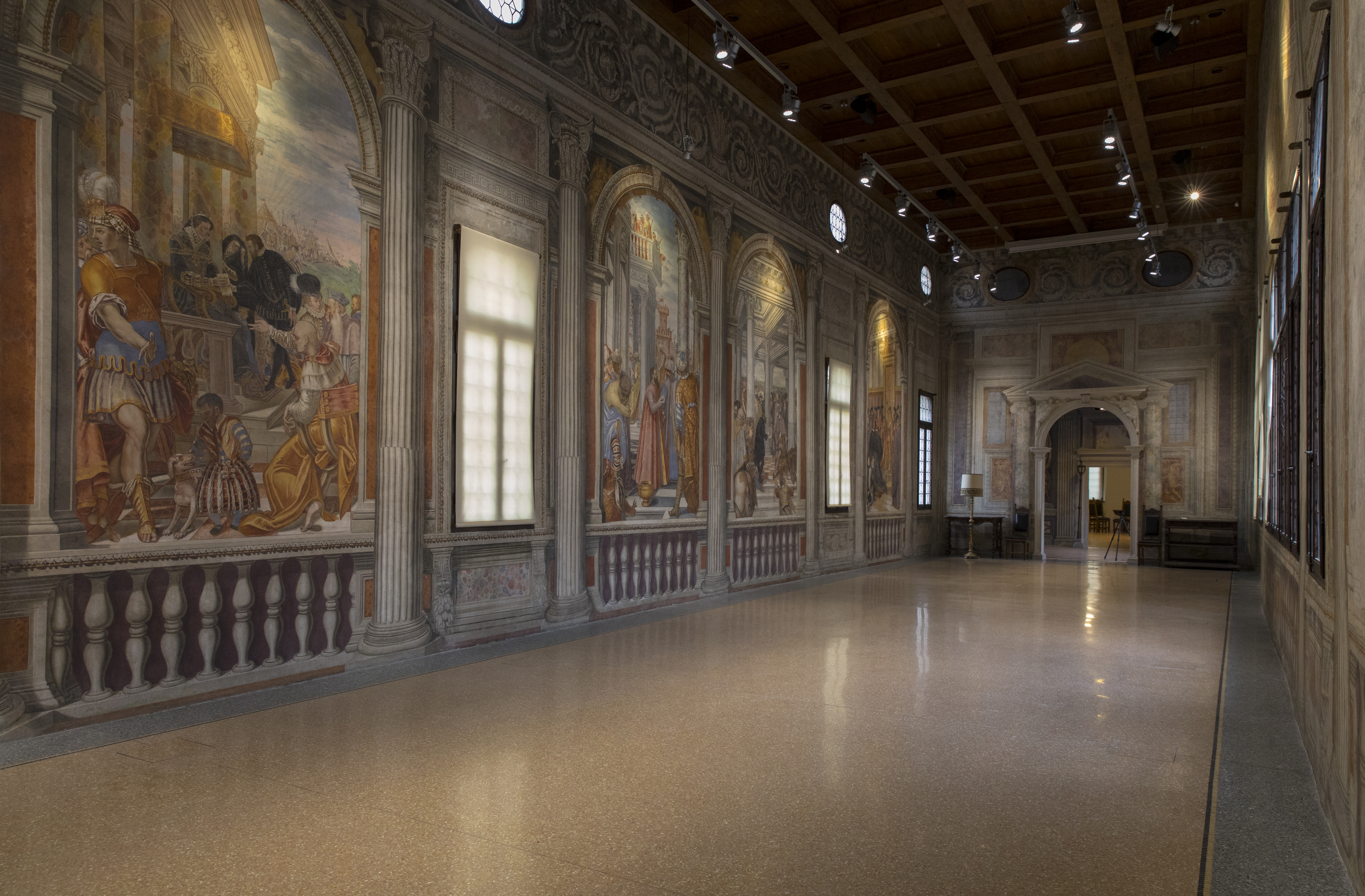 Immagini di Restauro affreschi del Palazzo Ragazzoni comparti  F e G