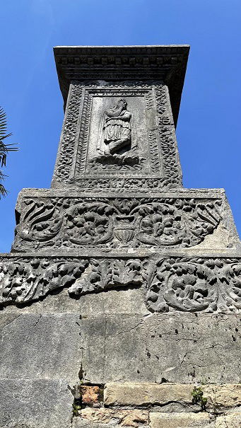 Immagini di Restauro del monumento funerario a Quinto Etuvio Capreolo nella galleria lapidaria del MAN di Aquileia