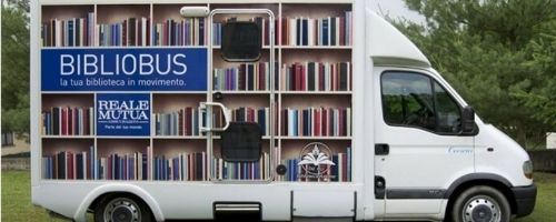 Immagini di 20 anni di Festival Passepartout. Edizione 2023: Fronti e Bibliobus la biblioteca viaggiante