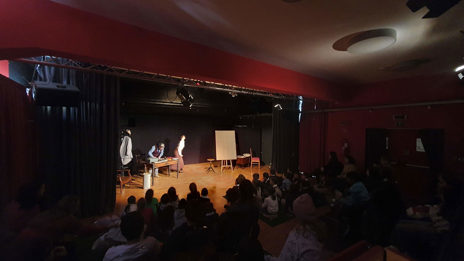 Immagini di HOLDEN 4 TEATRO AI GIOVANI - RASSEGNA DI TEATRO PER LE SCUOLE 